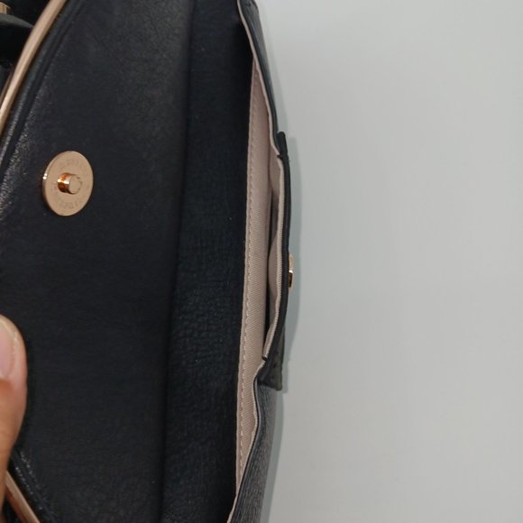 LC BLACK FAUX LEATHER PURSE GOLD ACCENTS LARGE WITH MANY POCKETS - Picture 8 of 10